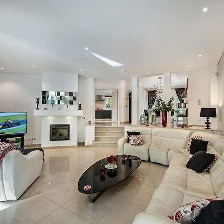 Villa Vale Do Garrao Sleeps 8 With Pool Air Con And Wifi Vale do Lobo