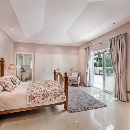 Villa Vale Do Garrao Sleeps 8 With Pool Air Con And Wifi *