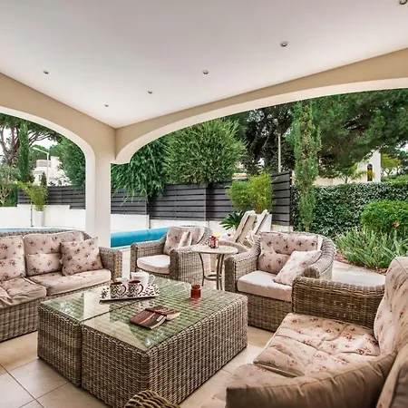 Villa Vale Do Garrao Sleeps 8 With Pool Air Con And Wifi Vale do Lobo