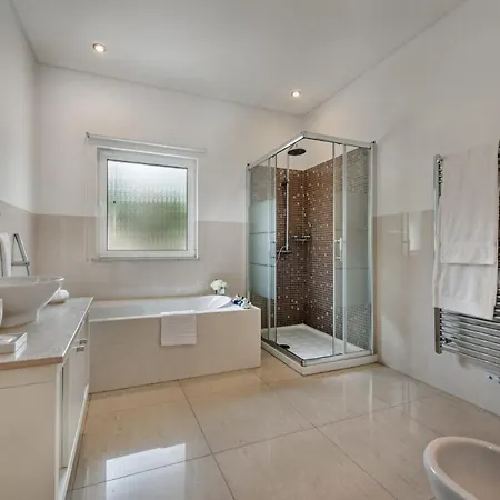Vale Do Garrao Sleeps 8 With Pool Air Con And Wifi *